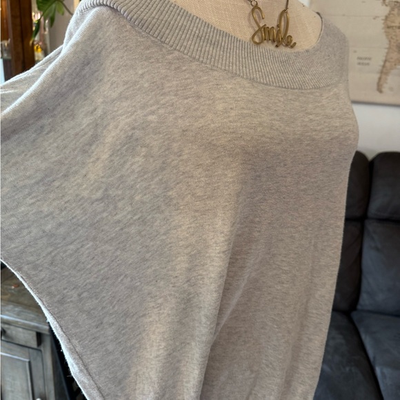 CAbi Women's Dolman Light Gray Top- Small - Picture 2 of 8